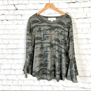 Vintage Havanna Bell Sleeve Camo Top S